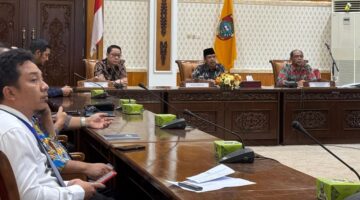 Pj Bupati Ismail saat memimpin audiensi dengan PT KRC/FOTO : Humas Pemkab Mempawah