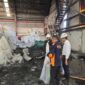 Polisi melakukan olah TKP kebakaran gudang pabrik smelter di Sui Kunyit/FOTO : Humas Polres Mempawah