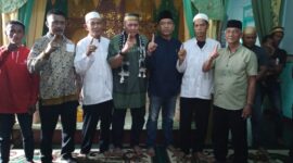 Pengurus DPW FPI Mempawah foto bersama Paslon Mardan-Bukhori