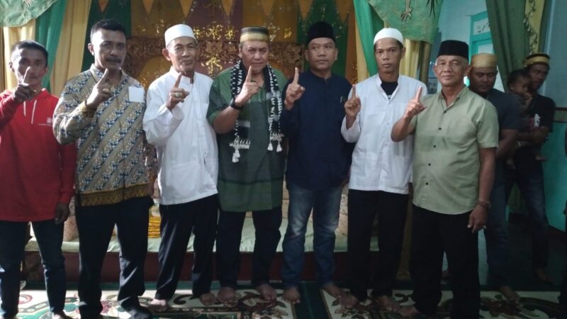 Pengurus DPW FPI Mempawah foto bersama Paslon Mardan-Bukhori