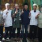 Pengurus DPW FPI Mempawah foto bersama Paslon Mardan-Bukhori