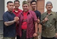 Calon Bupati Mardan saat bersilaturahmi dengan Panglima Jilah/FOTO : Istimewa