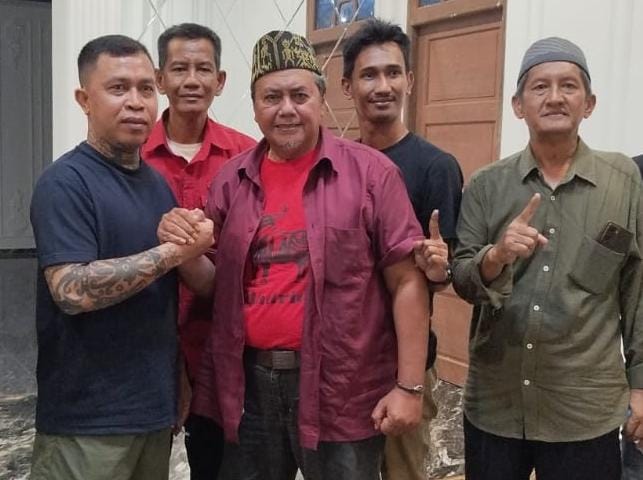 Calon Bupati Mardan saat bersilaturahmi dengan Panglima Jilah/FOTO : Istimewa